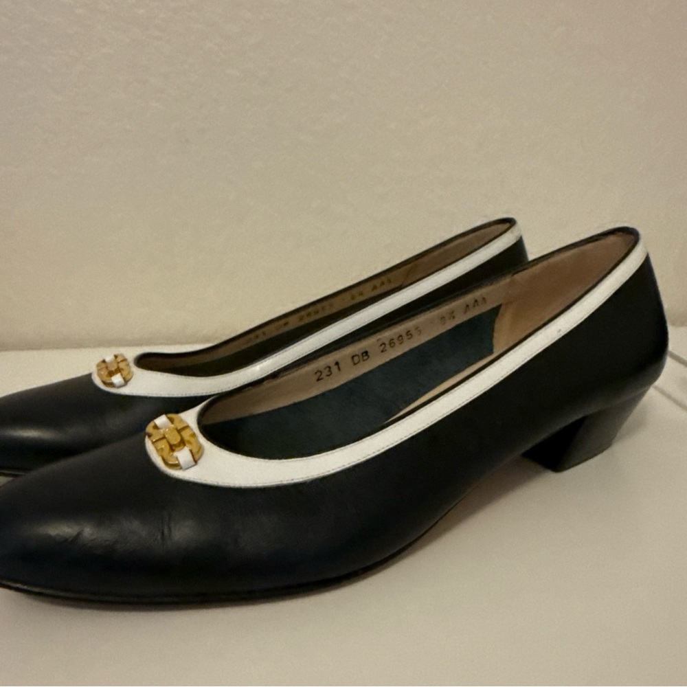 Ferragamo Gancini Horsebit Pumps Navy/White | 8.5 AAA | Kitten Heel - Picture 3 of 10